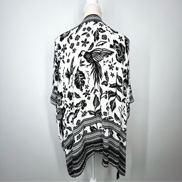 Vince Camuto Tropical Bird Floral Wrap Kimono With Tassels OSFM - Picture 6 of 8